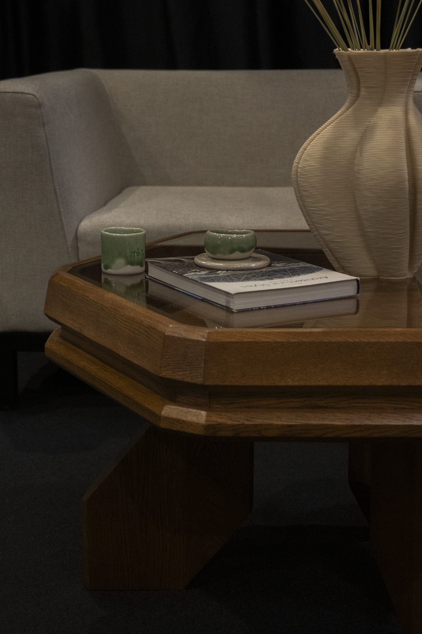 Fagora® table detail in a lounge setting