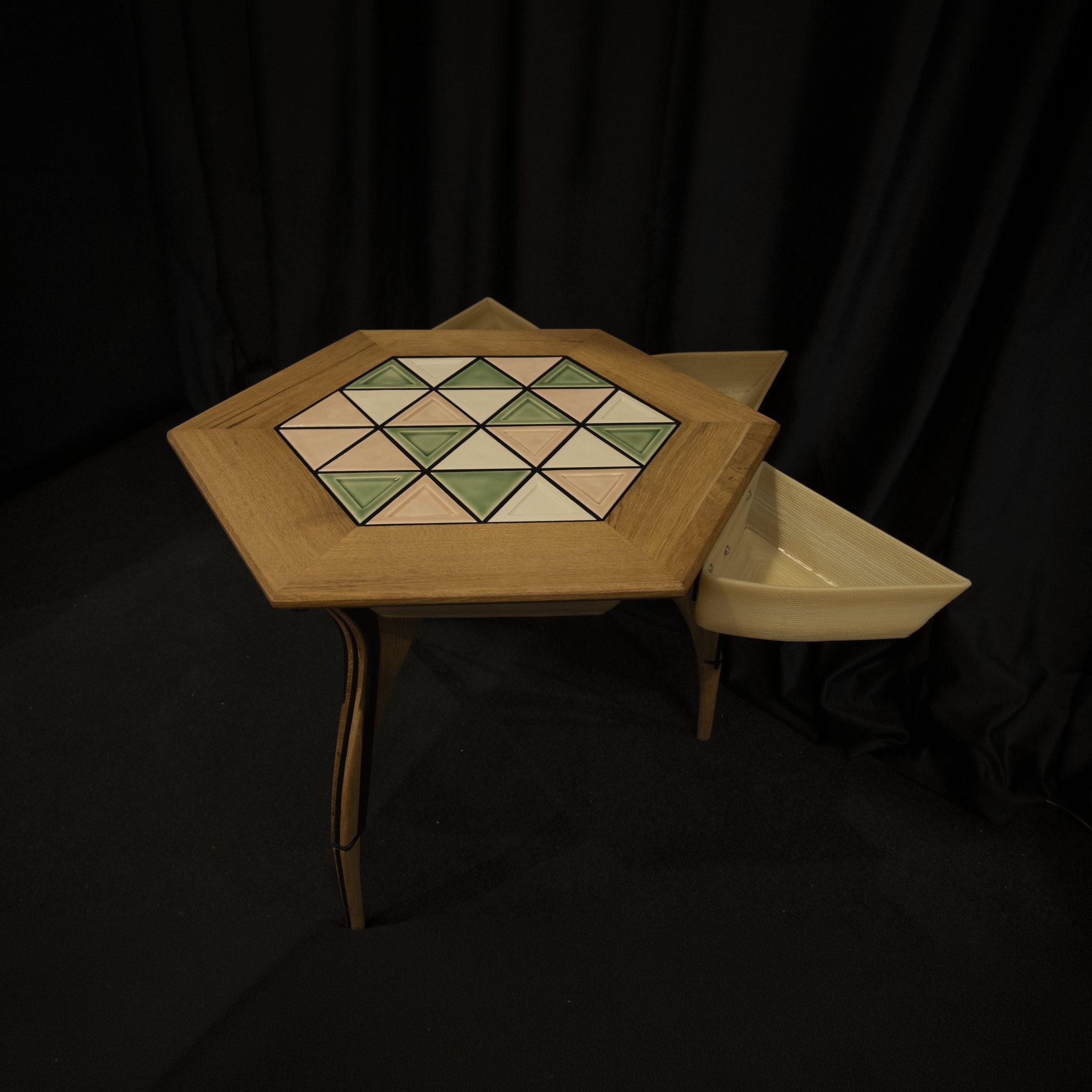 Lumvia table with drawer, seen from above